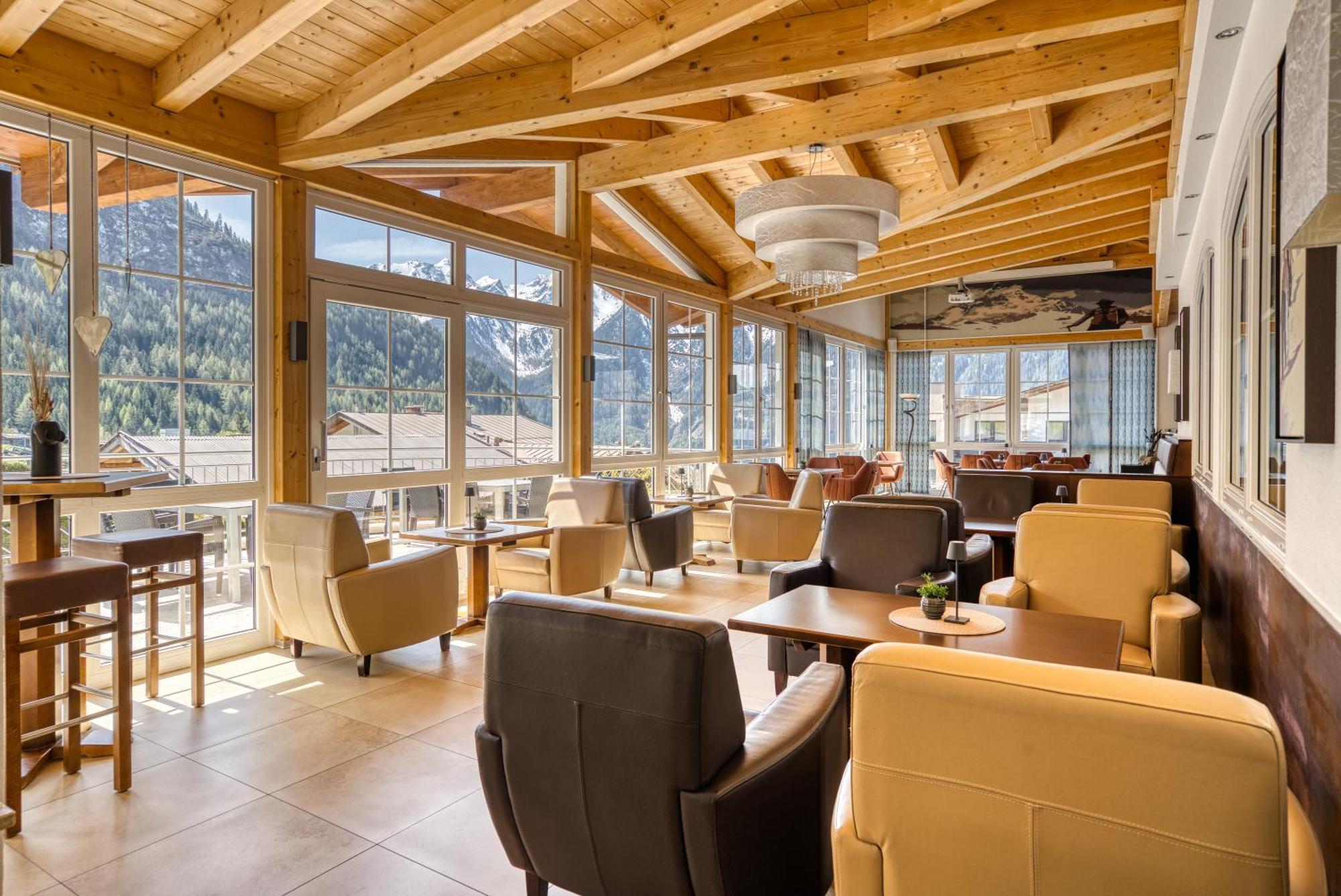 Hotel Alpen-Royal Єрценс Екстер'єр фото