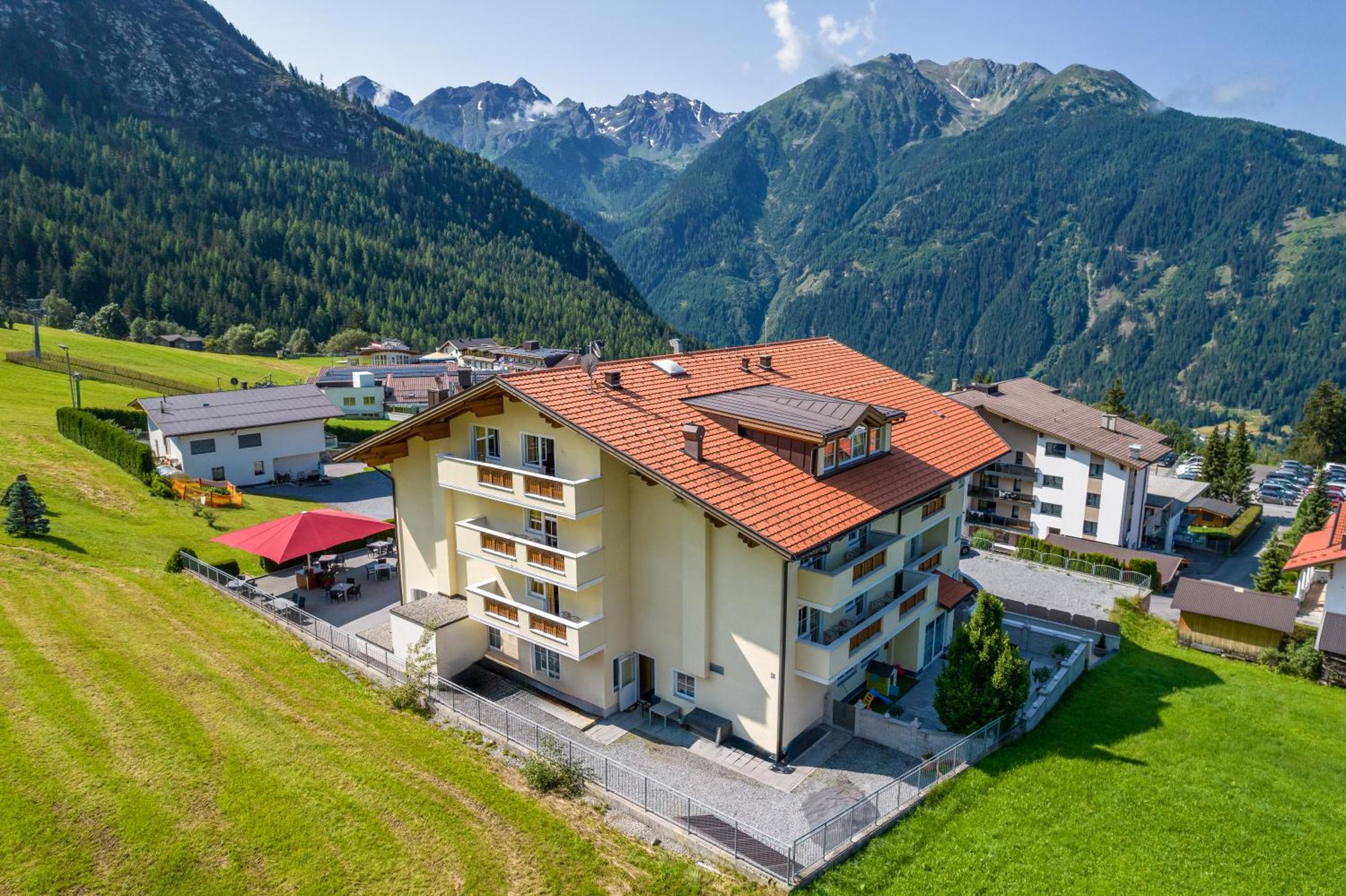 Hotel Alpen-Royal Єрценс Екстер'єр фото